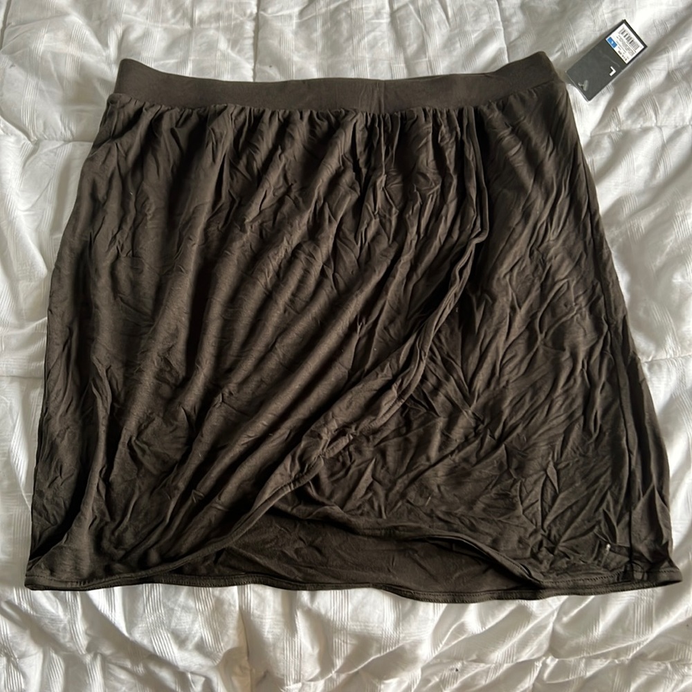 Dark brown or olive skirt, Mossimo, size L, never worn, wash to remove wrinkles